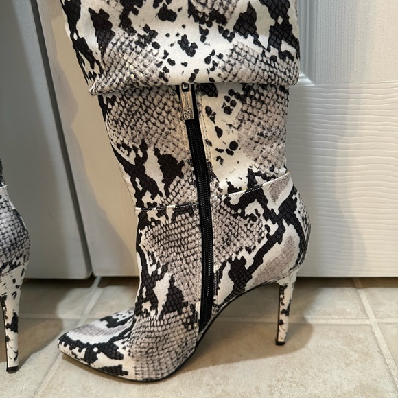 Snake print over the knee boots - Picture 7 of 10